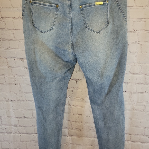 Iman Skinny Jeans - Picture 3 of 9